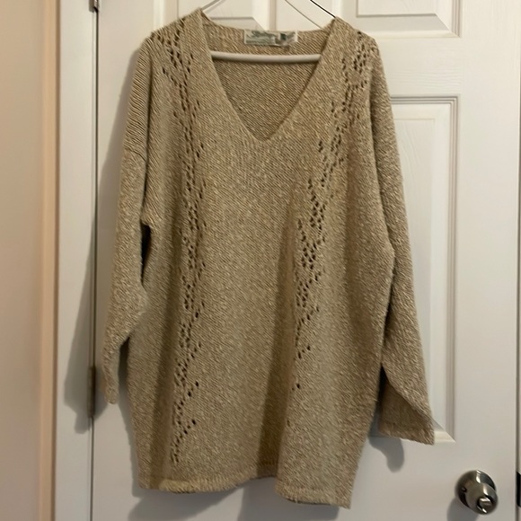 Heritage of Ireland Sweaters - Heritage of Ireland. Size 44” (XL or XXL). Cream, V-neck sweater. Cotton/linen